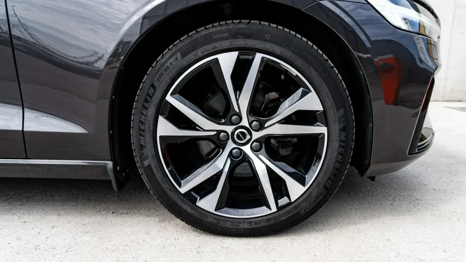 VOLVO V60 -