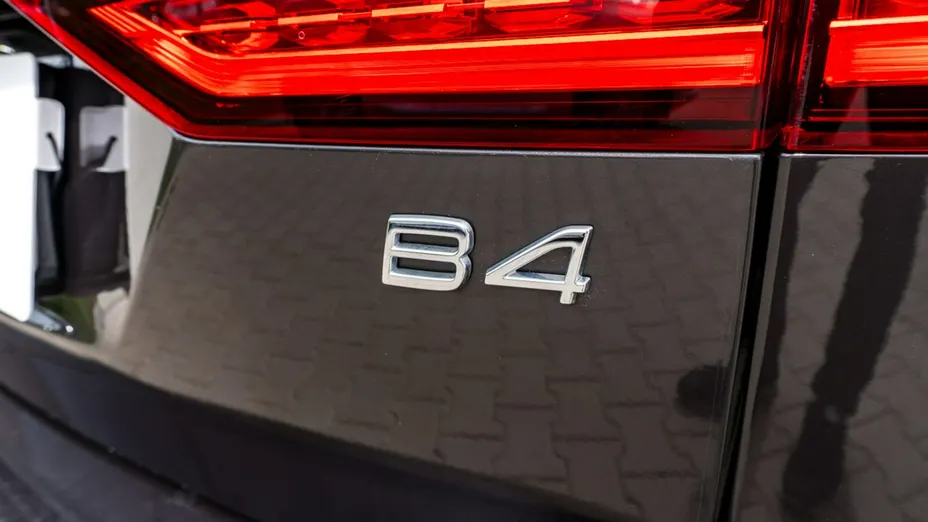VOLVO V60 -