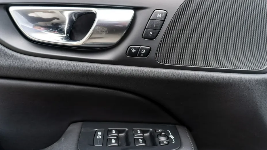 VOLVO V60 -
