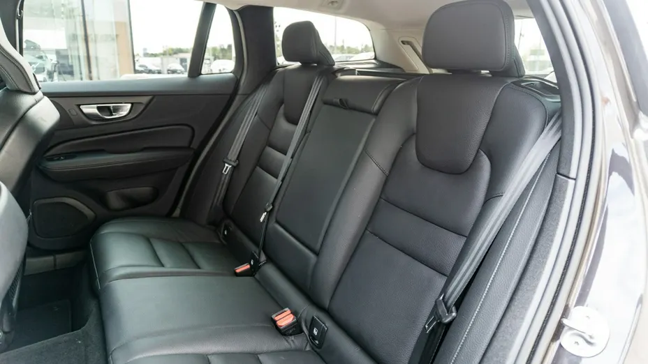 VOLVO V60 -