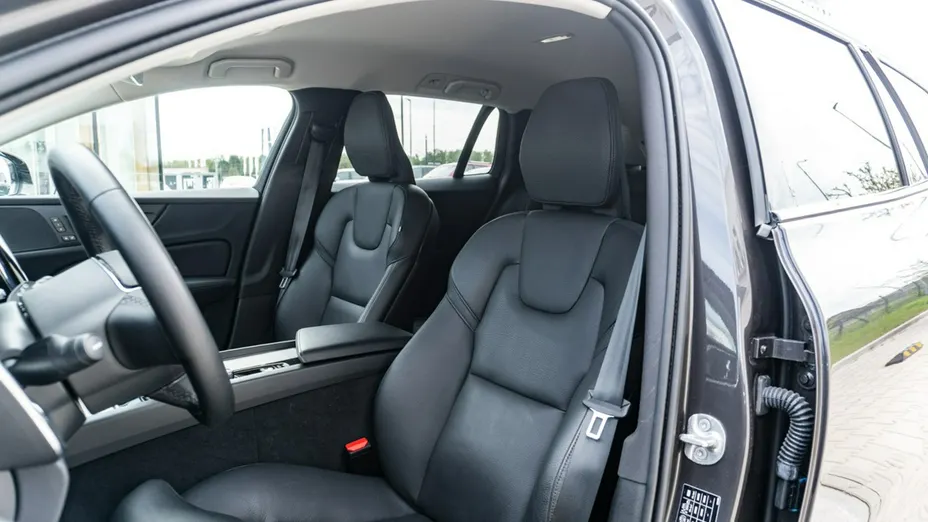 VOLVO V60 -