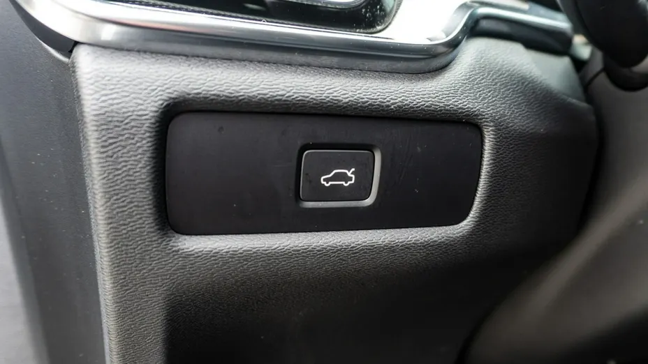 VOLVO V60 -