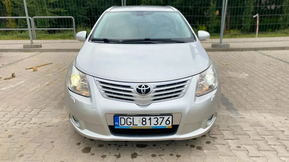 TOYOTA Avensis -
