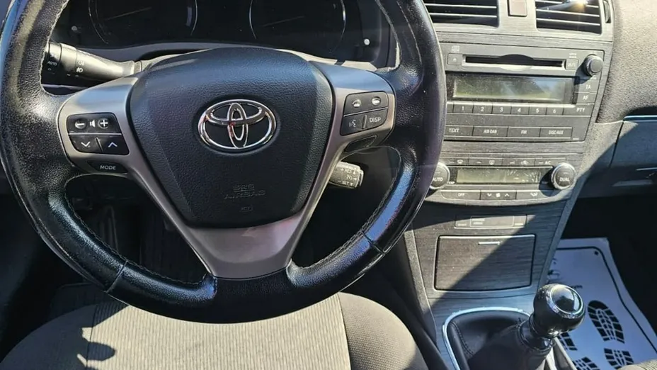 TOYOTA Avensis -