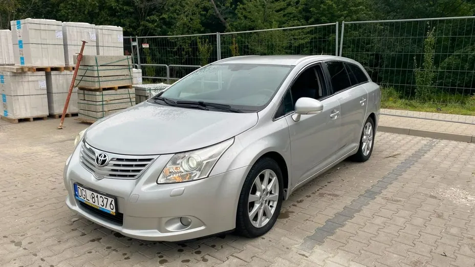 TOYOTA Avensis -