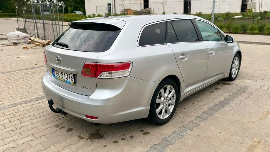 TOYOTA Avensis -
