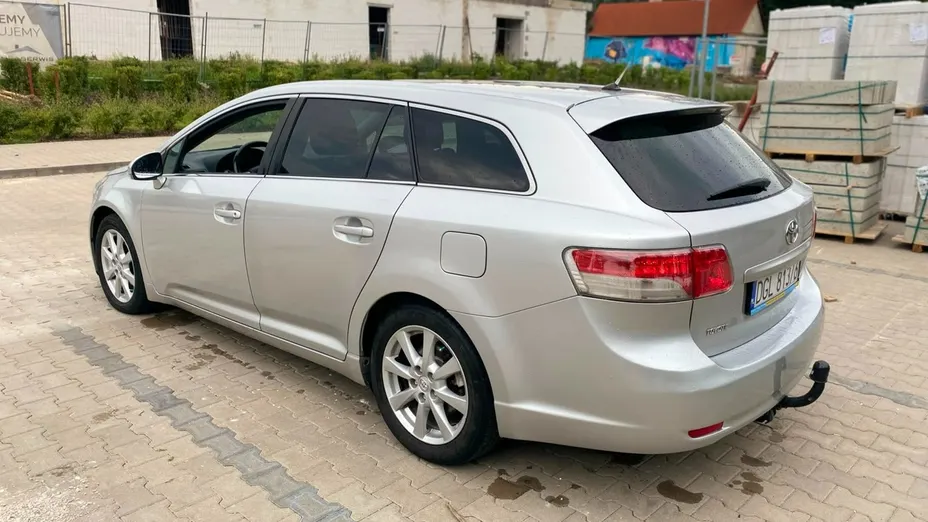TOYOTA Avensis -