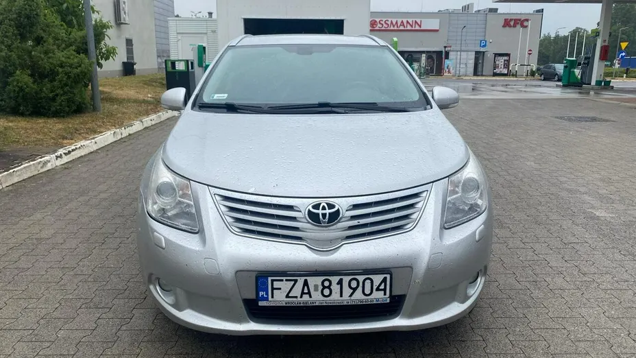 TOYOTA Avensis -