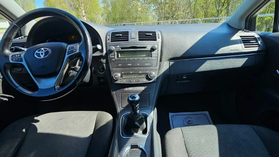 TOYOTA Avensis -