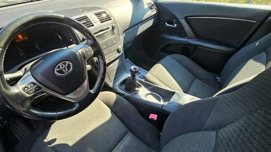 TOYOTA Avensis -