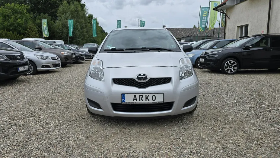 TOYOTA Yaris -