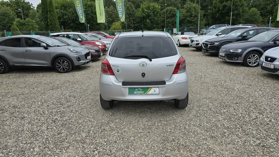 TOYOTA Yaris -