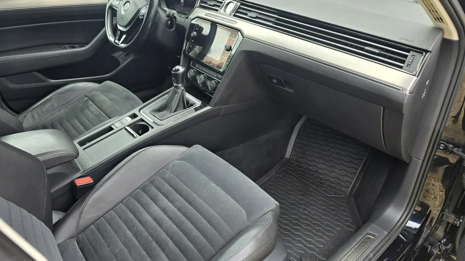 VOLKSWAGEN Passat -