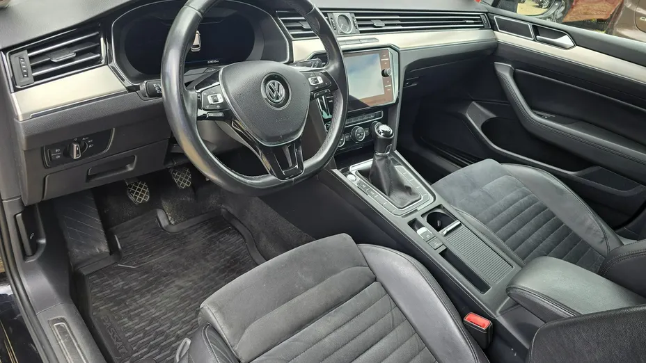 VOLKSWAGEN Passat -
