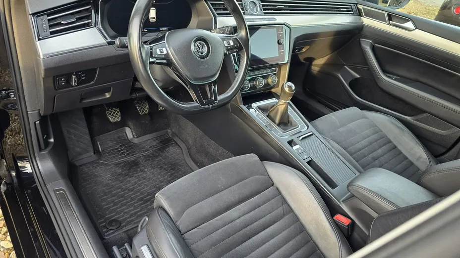 VOLKSWAGEN Passat -