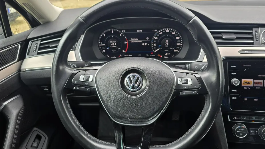 VOLKSWAGEN Passat -