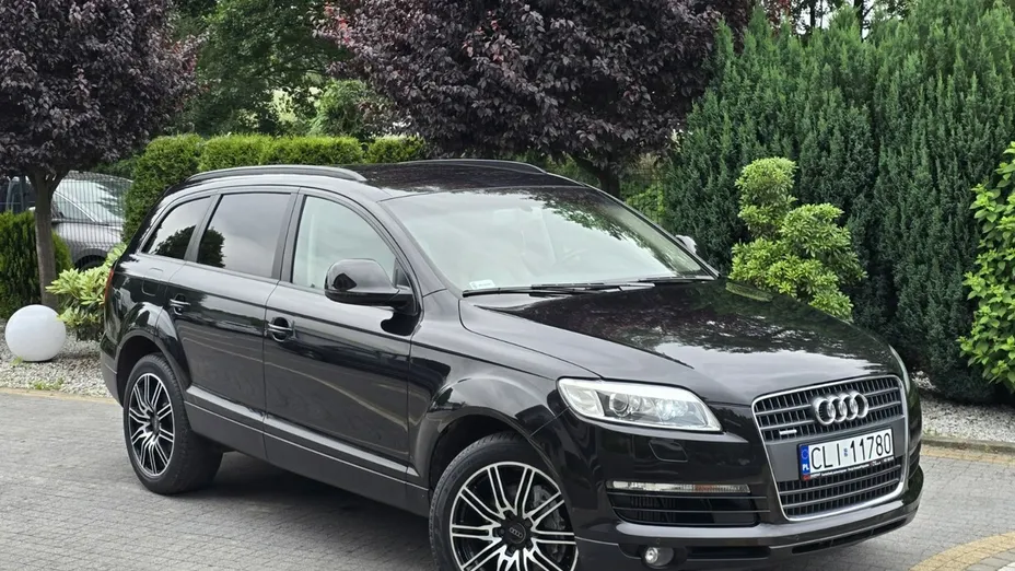 AUDI Q7 -