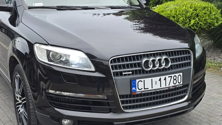 AUDI Q7 -