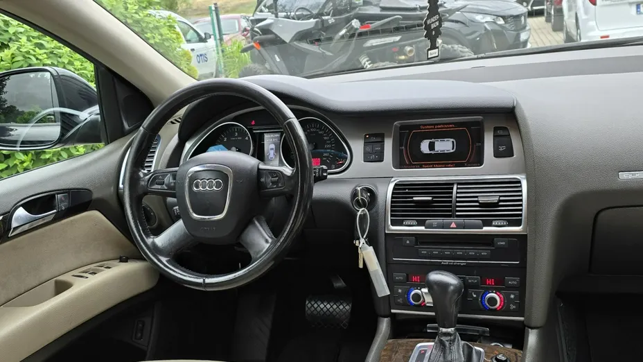 AUDI Q7 -