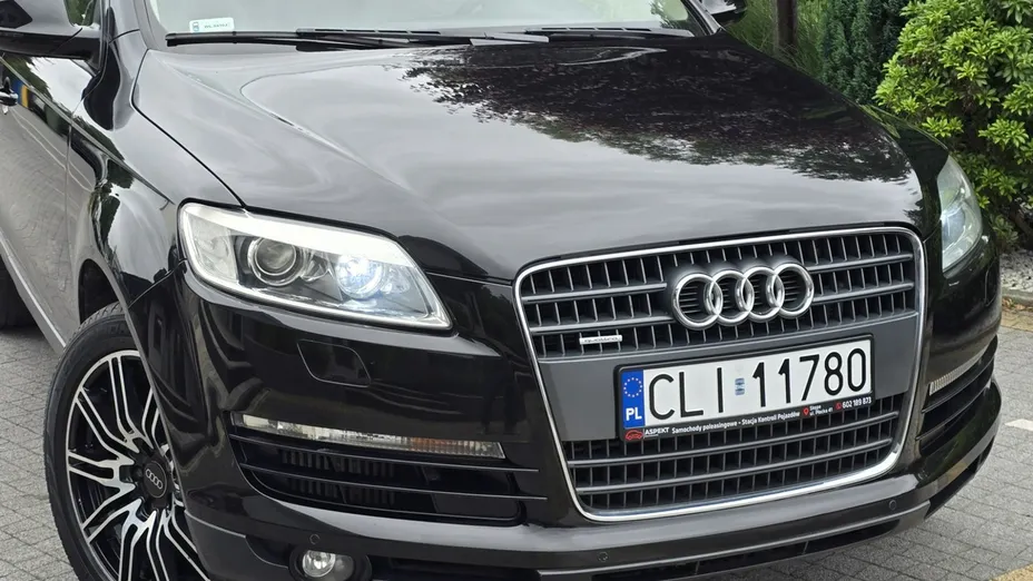 AUDI Q7 -