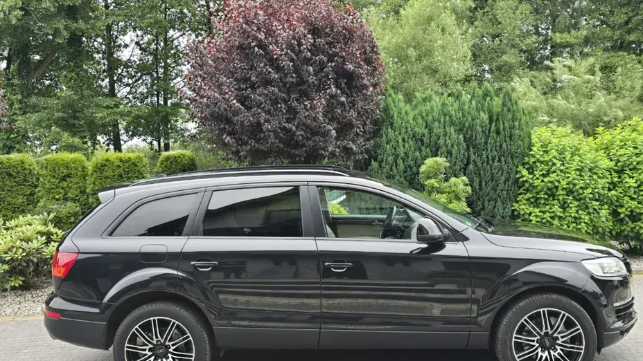 AUDI Q7 -