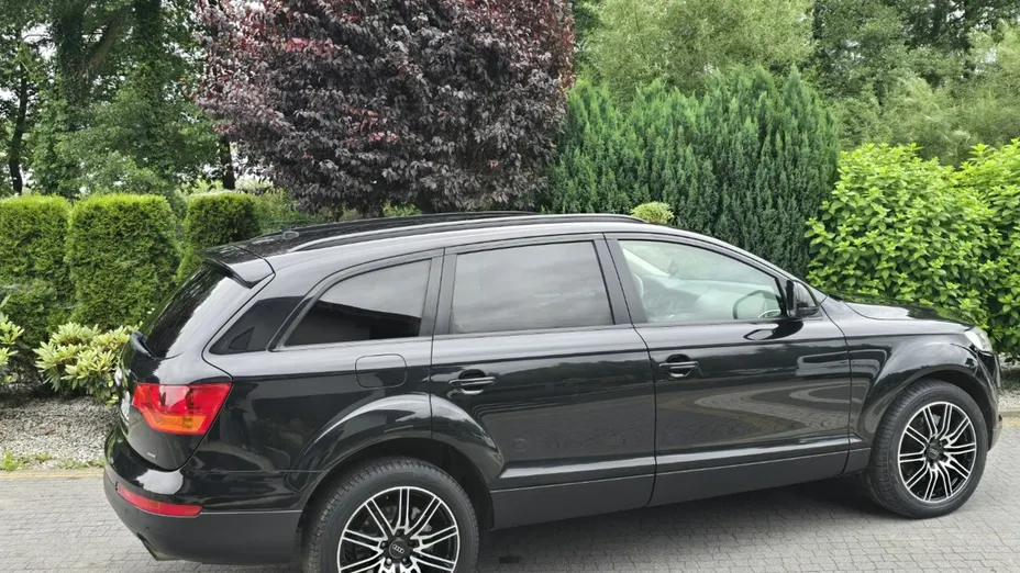 AUDI Q7 -