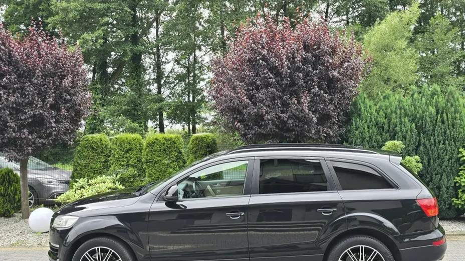 AUDI Q7 -