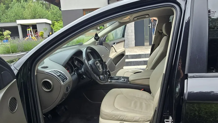 AUDI Q7 -