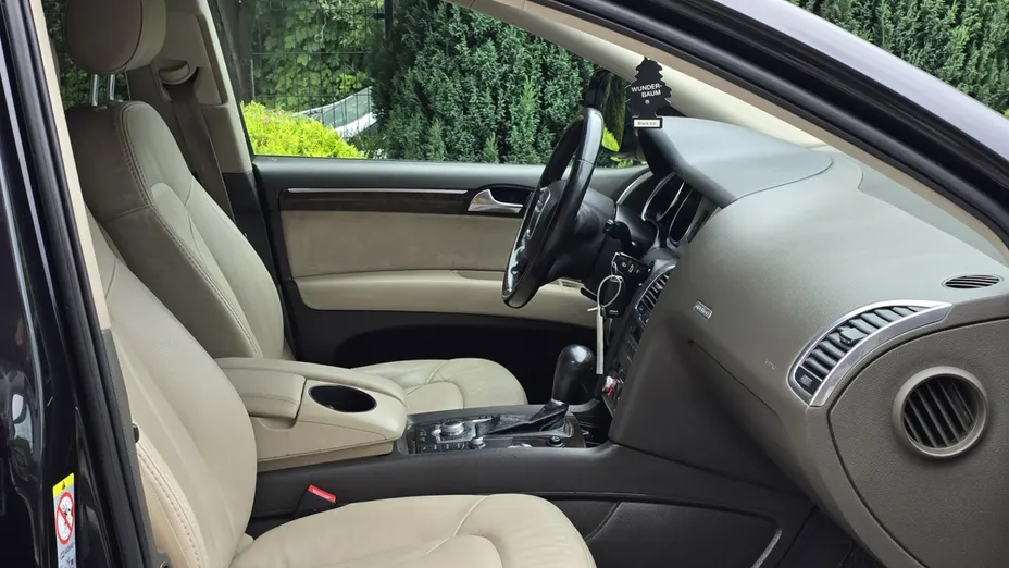AUDI Q7 -