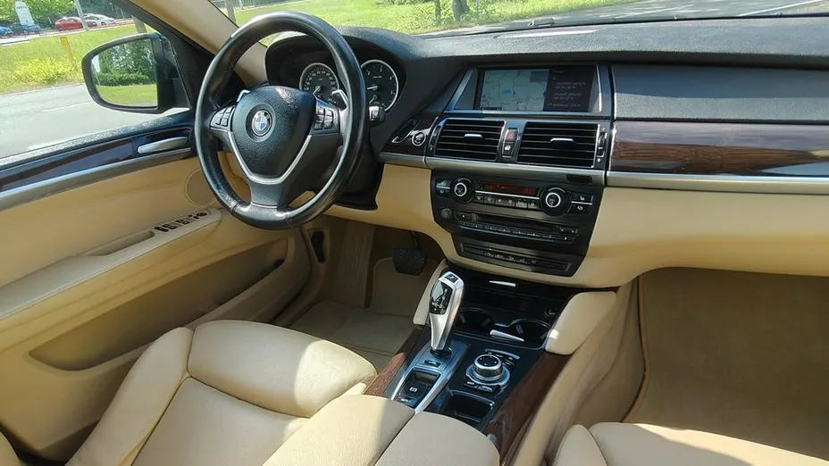 BMW X6 -