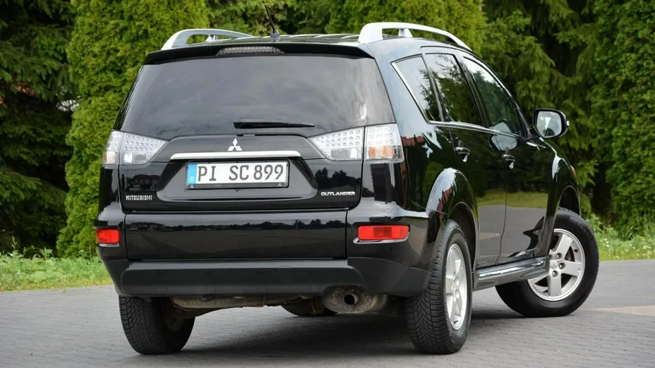 MITSUBISHI Outlander -