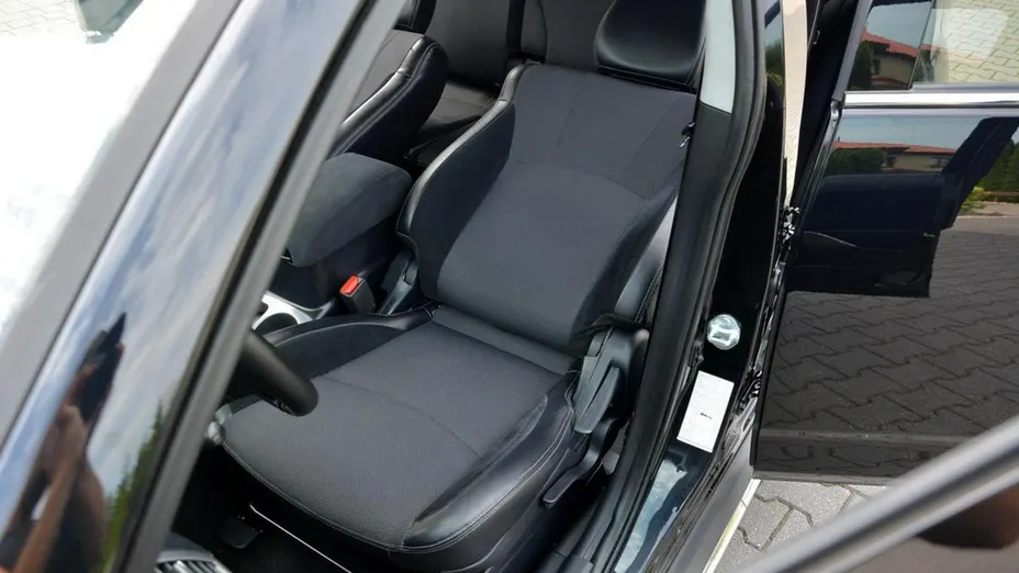 MITSUBISHI Outlander -