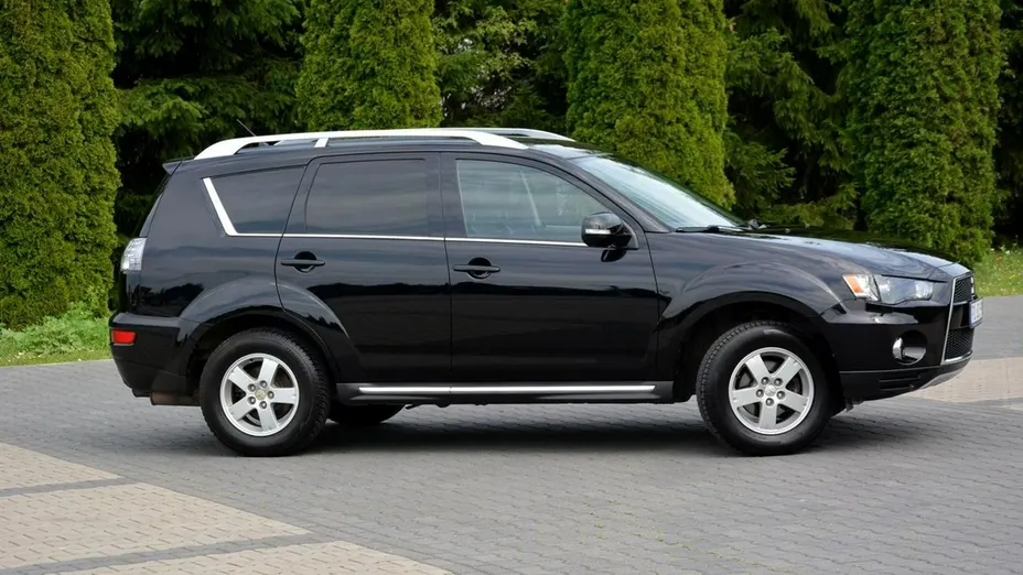 MITSUBISHI Outlander -