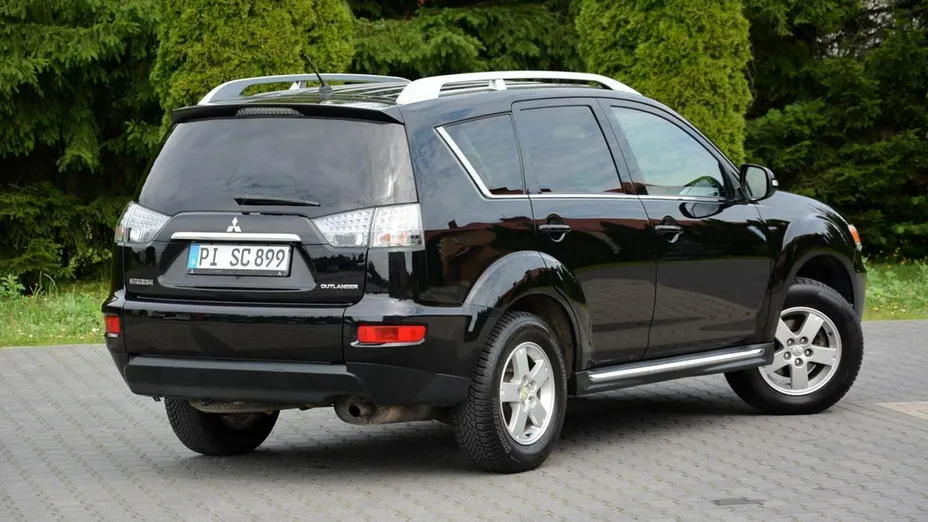 MITSUBISHI Outlander -