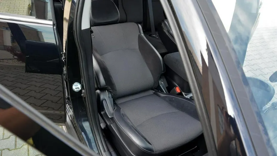 MITSUBISHI Outlander -