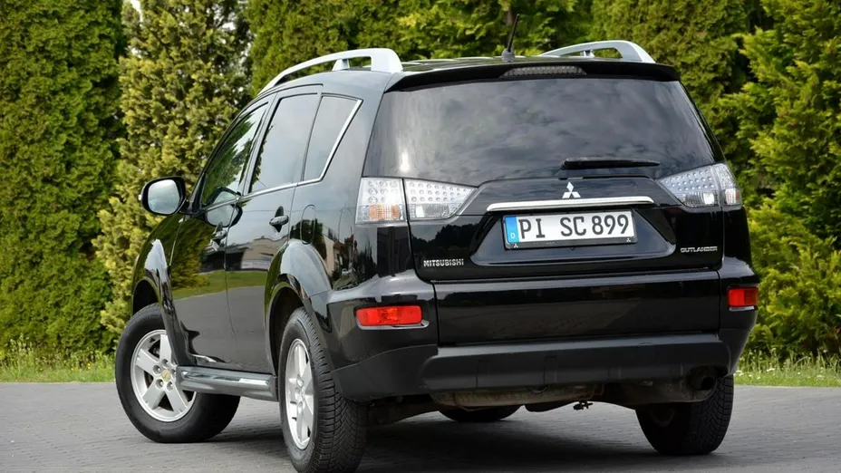 MITSUBISHI Outlander -