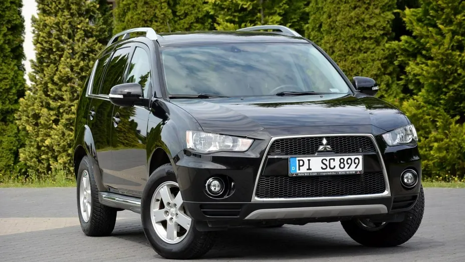 MITSUBISHI Outlander -