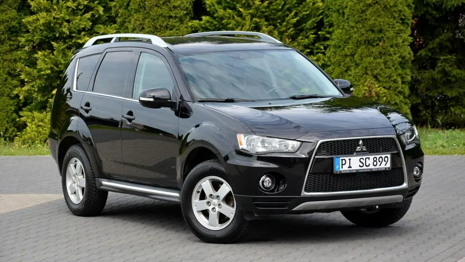 MITSUBISHI Outlander -