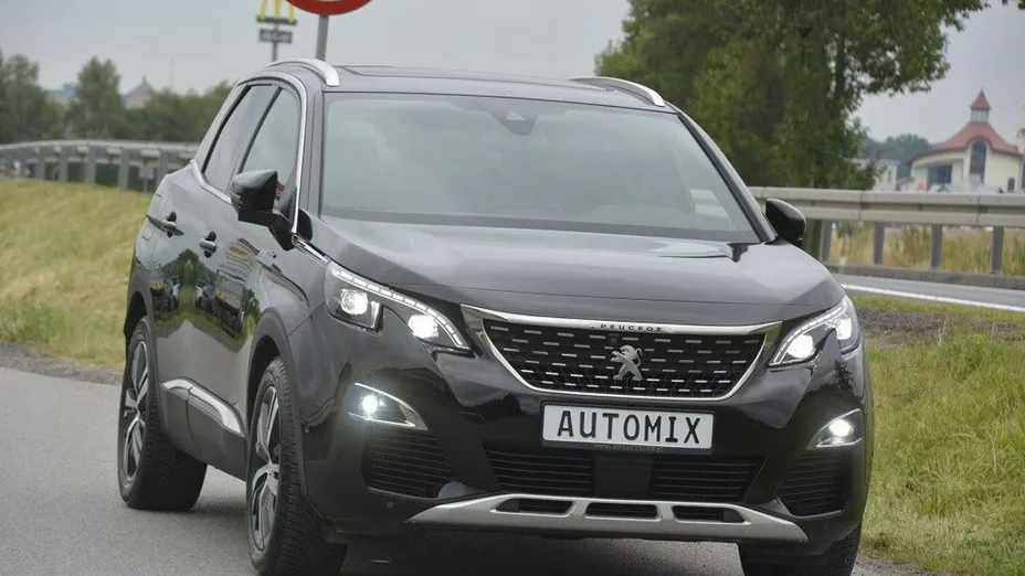 PEUGEOT 3008 -