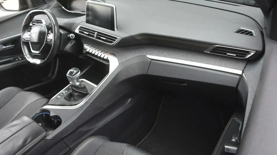 PEUGEOT 3008 -