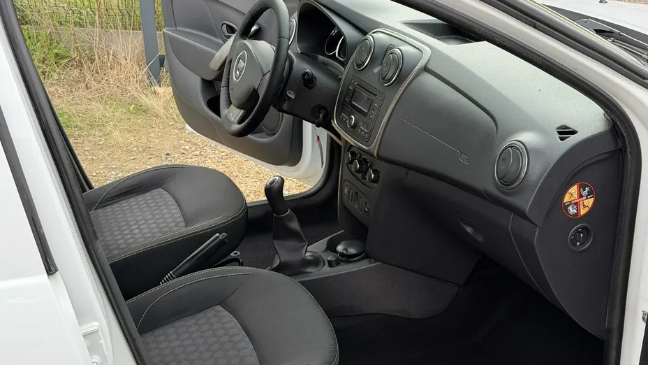 DACIA Logan -