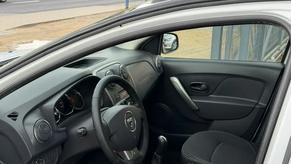 DACIA Logan -