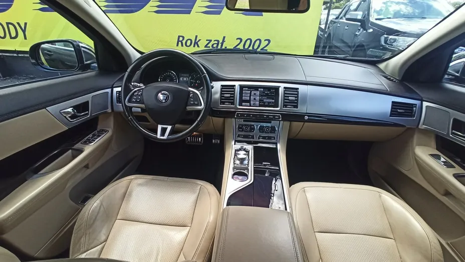 JAGUAR XF -