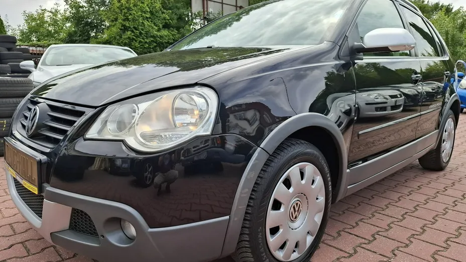 VOLKSWAGEN Polo -