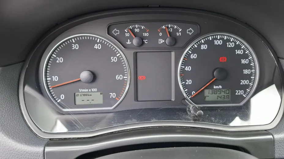 VOLKSWAGEN Polo -