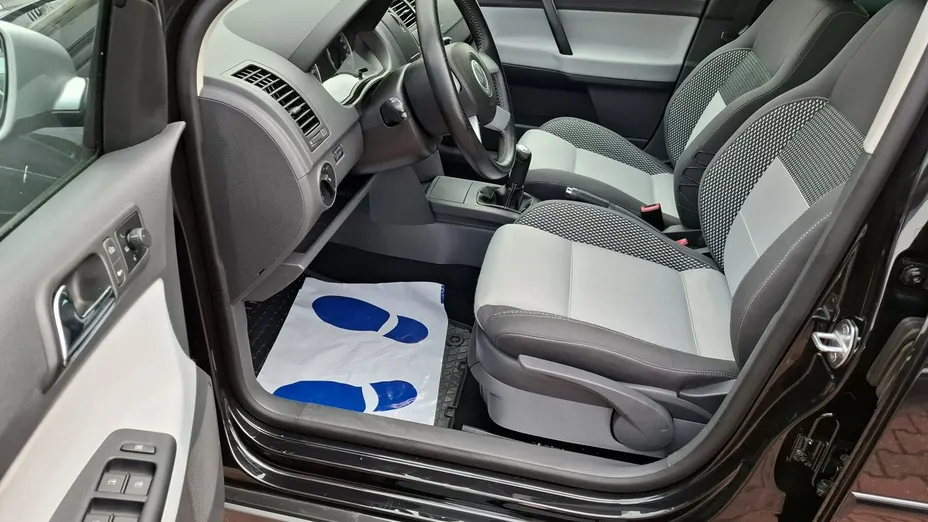 VOLKSWAGEN Polo -