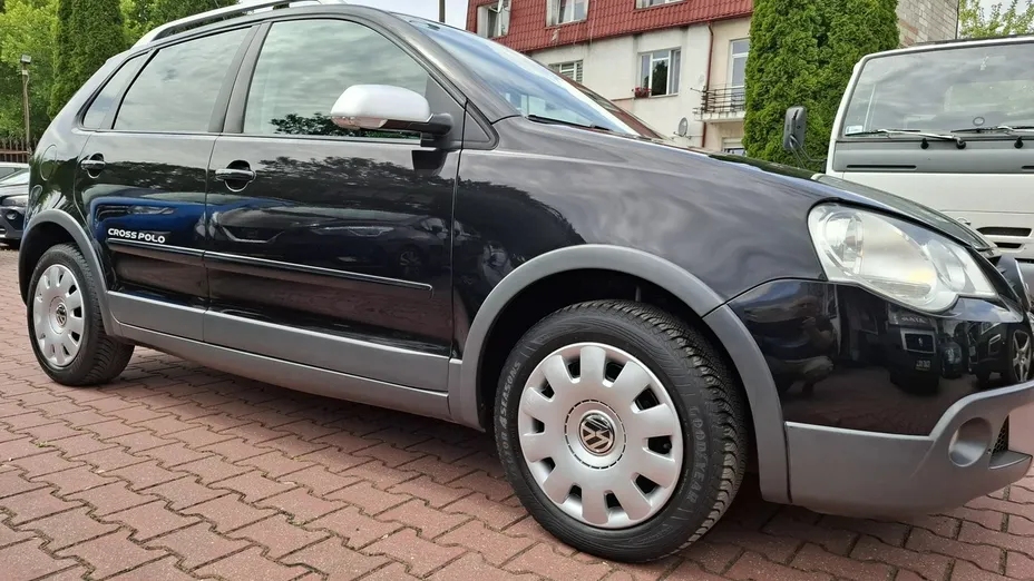 VOLKSWAGEN Polo -