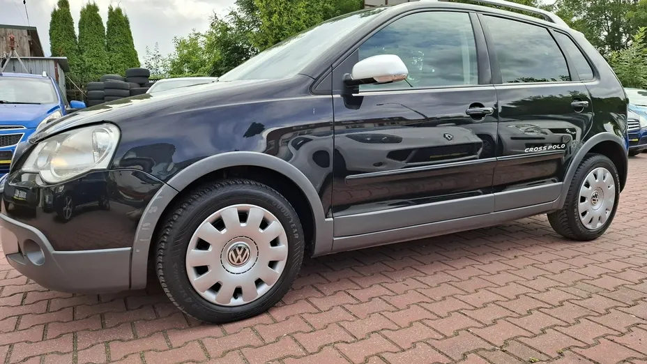 VOLKSWAGEN Polo -