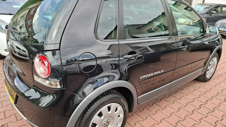 VOLKSWAGEN Polo -