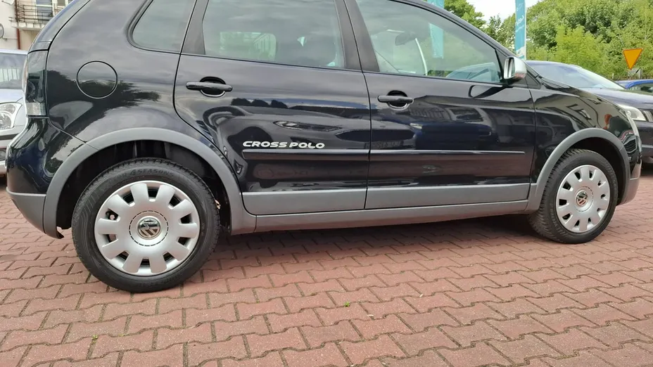VOLKSWAGEN Polo -